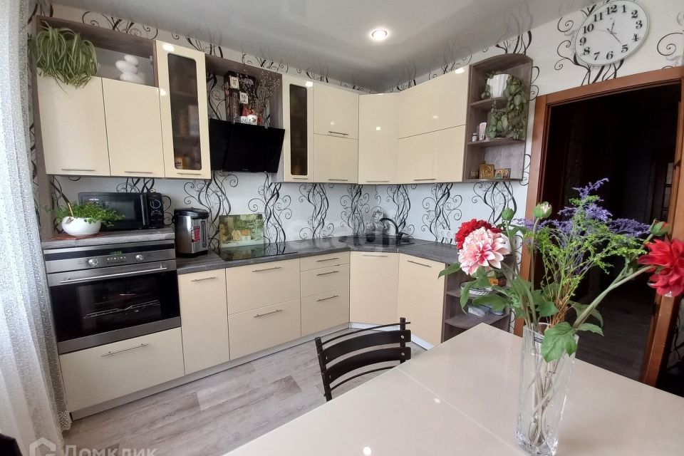 Продаётся 4-комнатная квартира, 90.6 м²