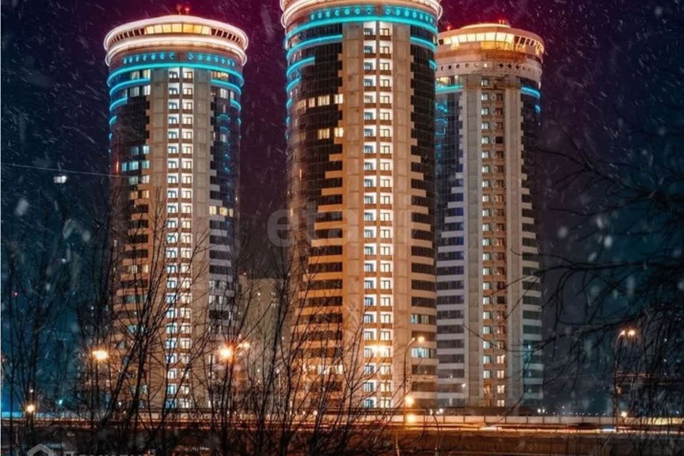 Продаётся 3-комнатная квартира, 102 м²
