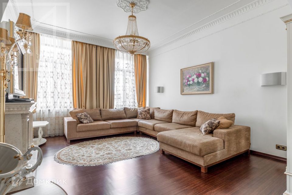 Сдаётся 3-комнатная квартира, 135 м²