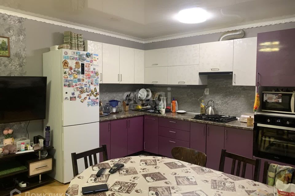 Продаётся 3-комнатная квартира, 114 м²