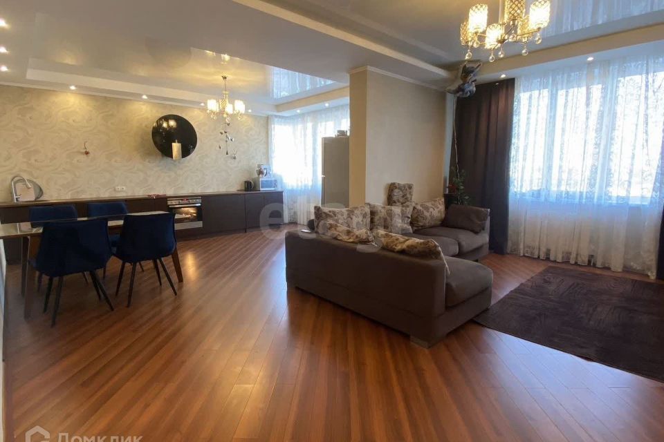 Сдаётся 2-комнатная квартира, 90 м²