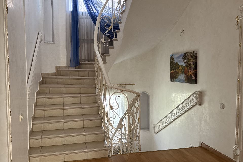 Продаётся 3-этажный дом, 448 м²