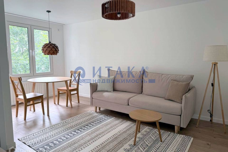 Продаётся 4-комнатная квартира, 48.9 м²