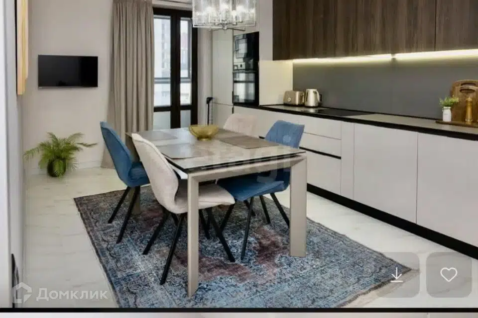 Продаётся 3-комнатная квартира, 130 м²