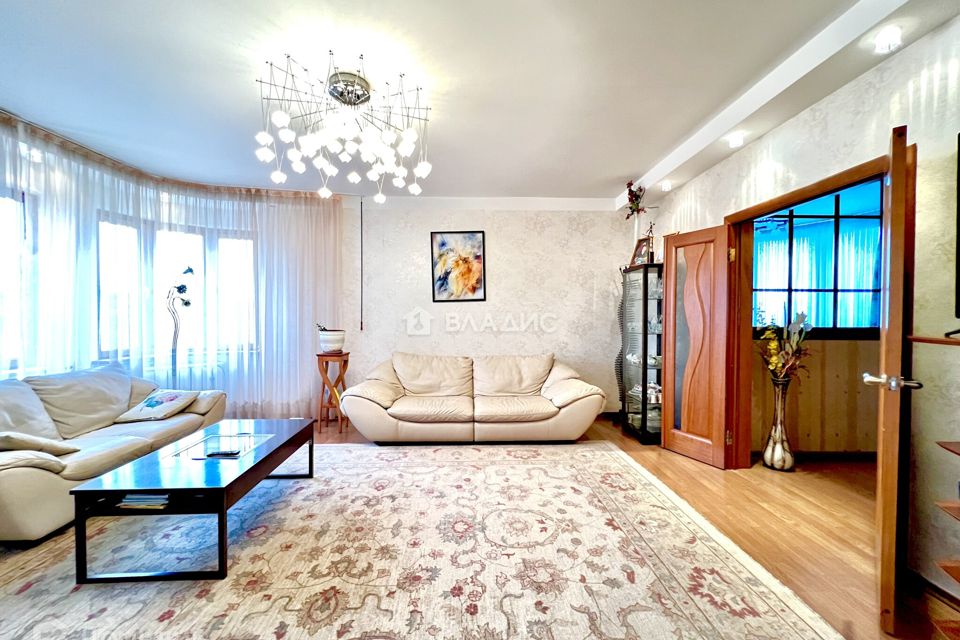 Продаётся 3-комнатная квартира, 106 м²
