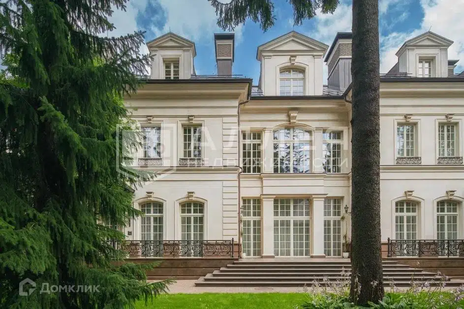 Продаётся 3-этажный дом, 1211 м²