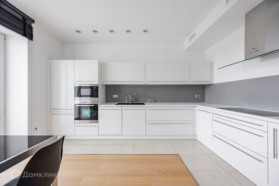 Сдаётся 3-комнатная квартира, 107 м²