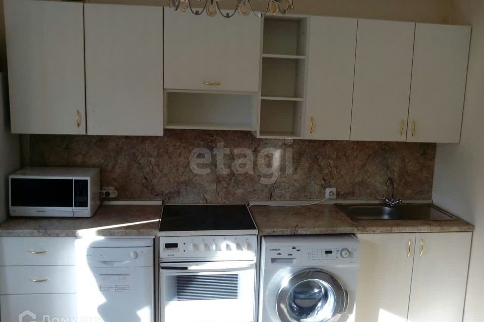 Сдаётся 1-комнатная квартира, 42 м²