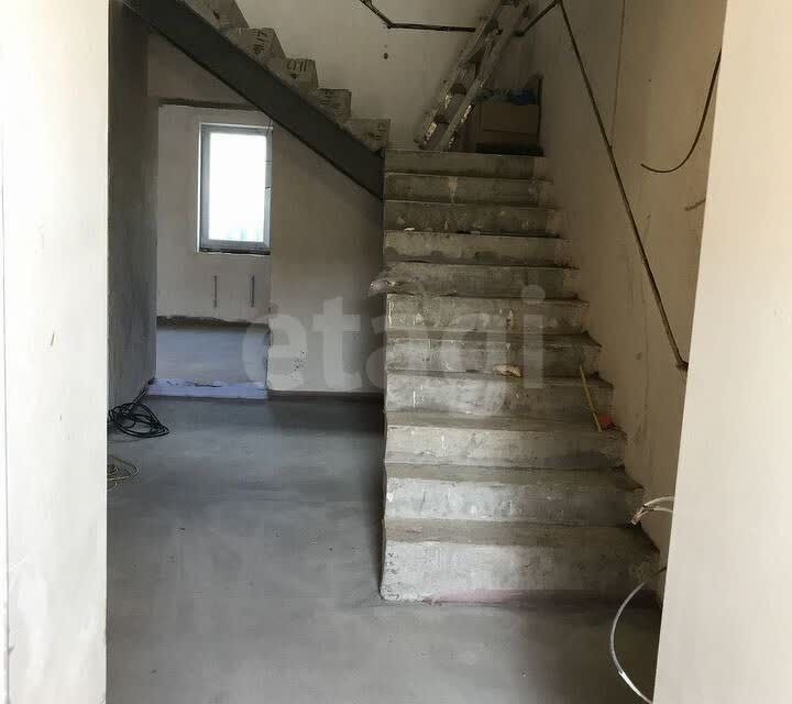 Продаётся 4-комнатная квартира, 184 м²