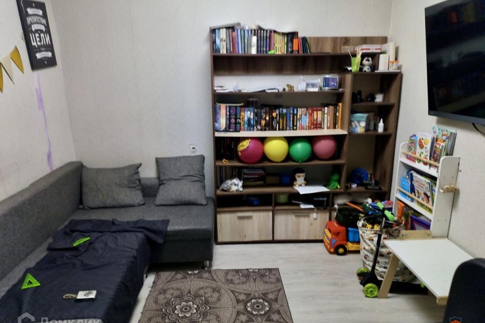Продаётся 1-комнатная квартира, 42 м²