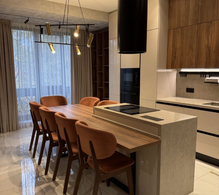 Сдаётся 4-комнатная квартира, 122 м²