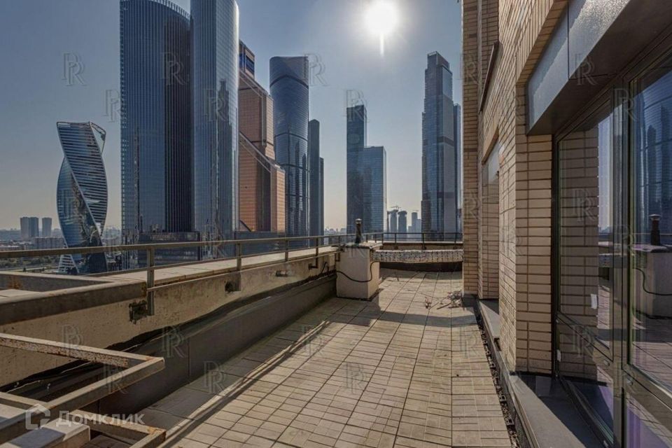 Продаётся 4-комнатная квартира, 153.5 м²