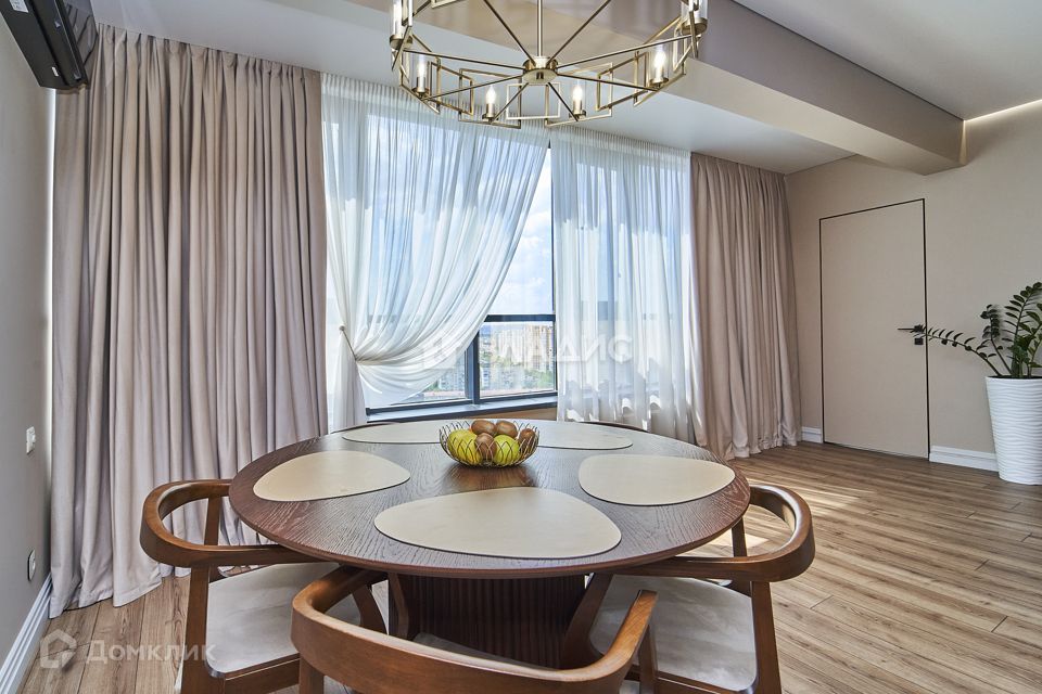 Продаётся 3-комнатная квартира, 144.35 м²