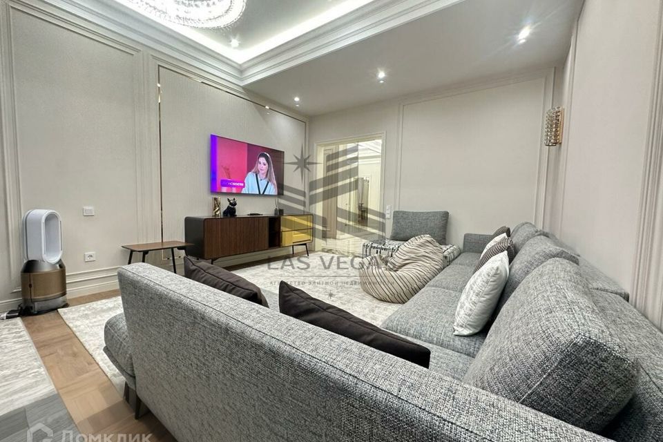 Сдаётся 3-комнатная квартира, 156 м²