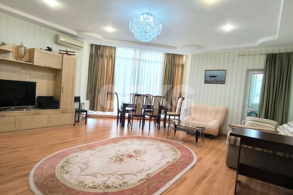 Сдаётся 2-комнатная квартира, 117.5 м²