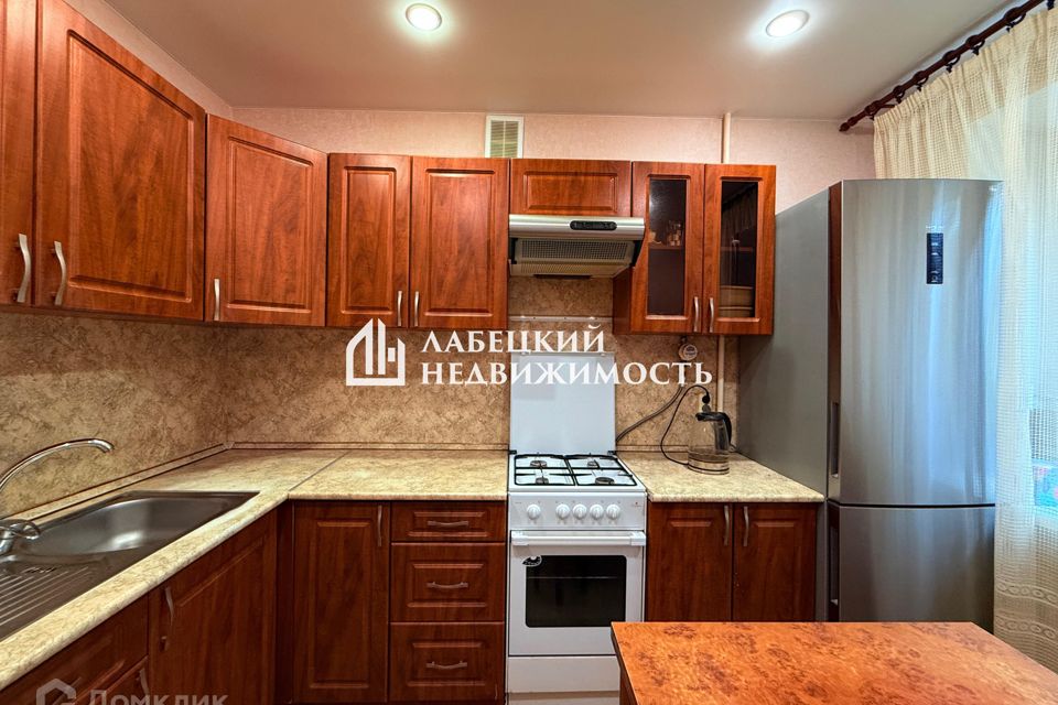 Продаётся 3-комнатная квартира, 56.5 м²