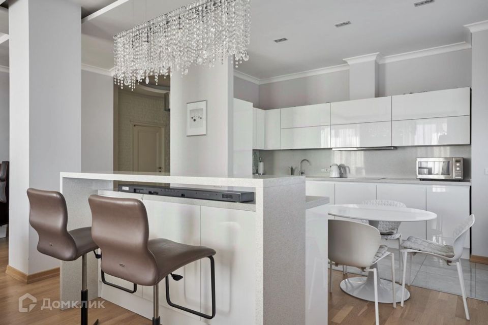 Сдаётся 6-комнатная квартира, 190 м²