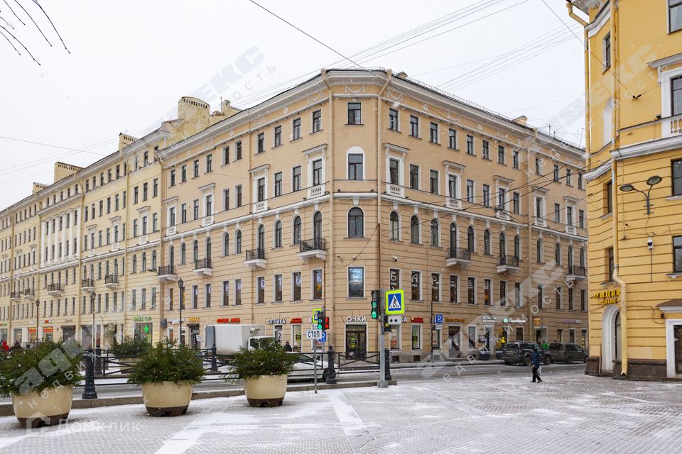 Продаётся 4-комнатная квартира, 100.1 м²