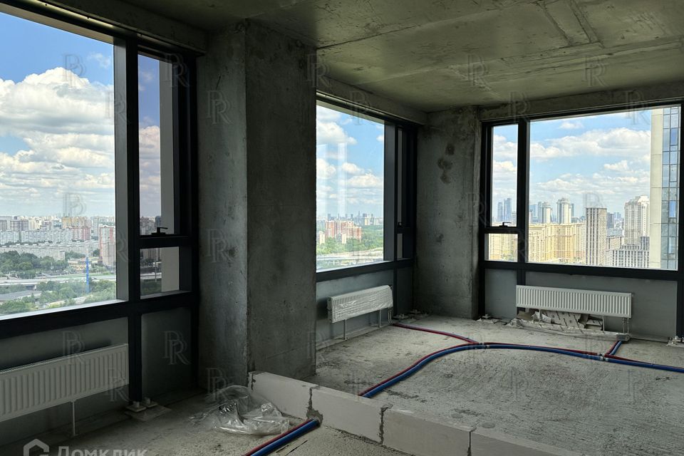 Продаётся 4-комнатная квартира, 136 м²