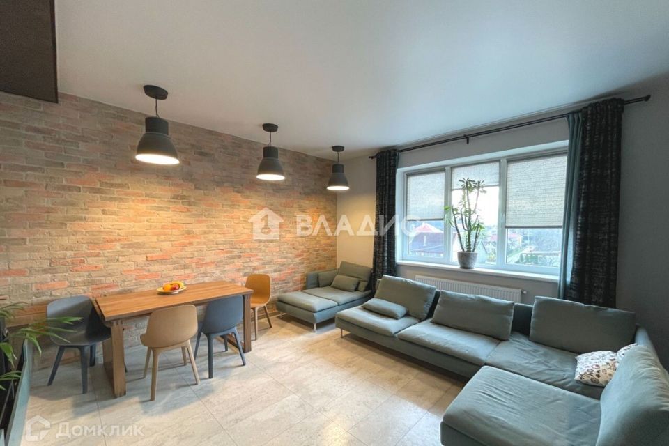 Продаётся 3-комнатная квартира, 136.6 м²