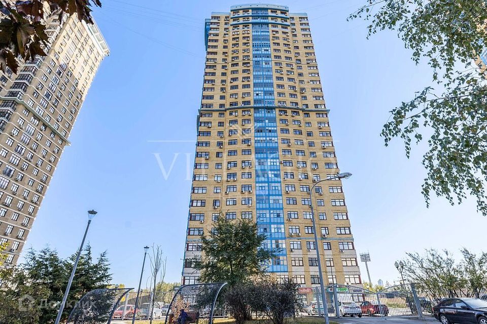 Продаётся 4-комнатная квартира, 167.1 м²