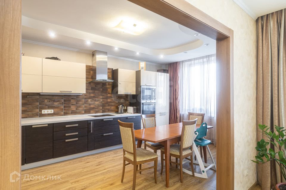 Продаётся 3-комнатная квартира, 102.3 м²