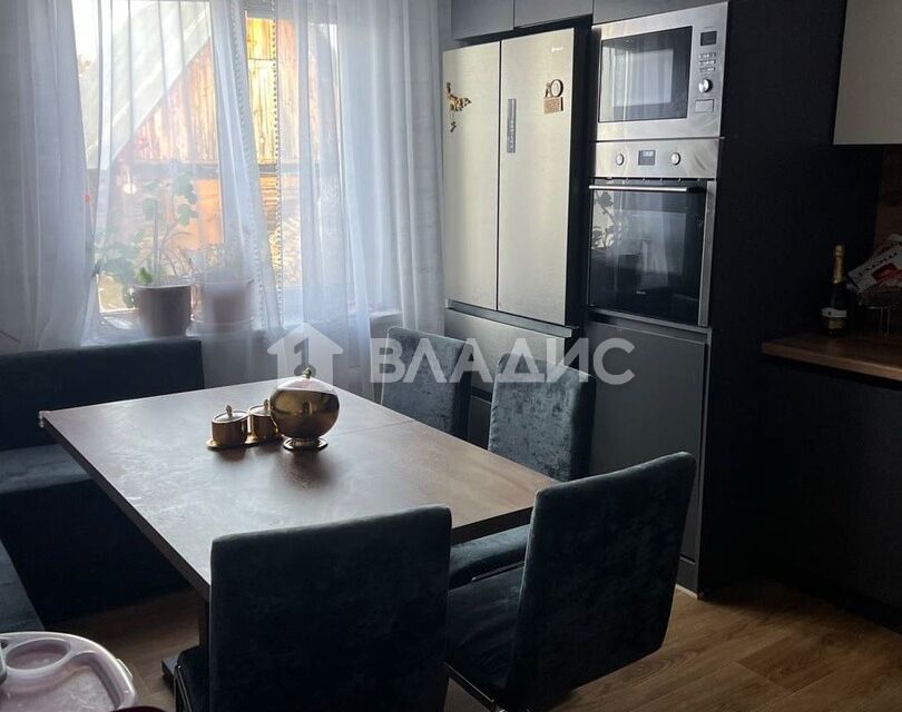 Продаётся 1-комнатная квартира, 74.1 м²