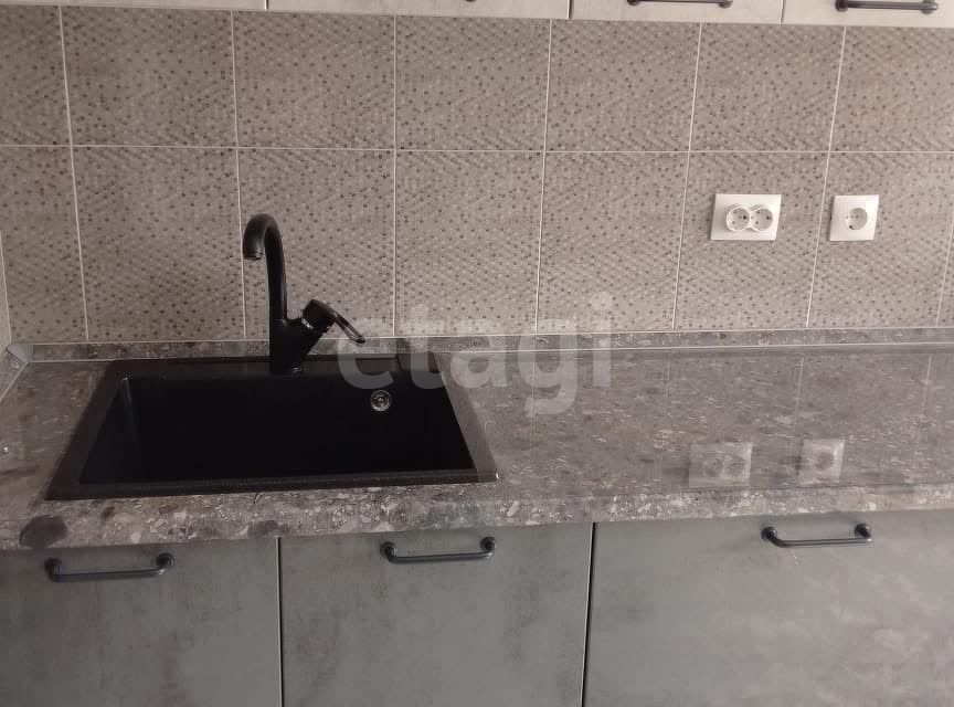 Продаётся 4-комнатная квартира, 74 м²