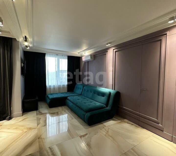 Продаётся 1-комнатная квартира, 64 м²