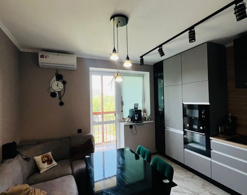 Продаётся 1-комнатная квартира, 58 м²