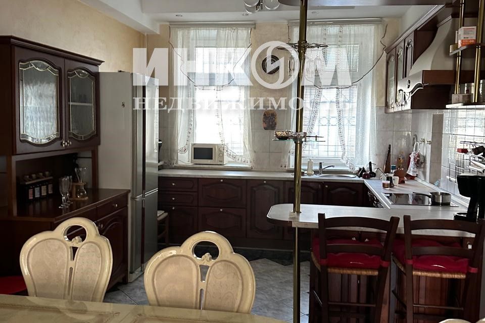 Сдаётся 2-комнатная квартира, 93 м²