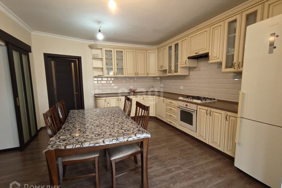 Продаётся 3-комнатная квартира, 115.3 м²