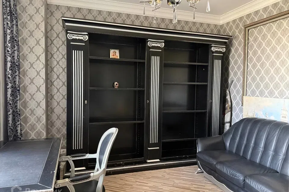 Продаётся 4-комнатная квартира, 164.1 м²