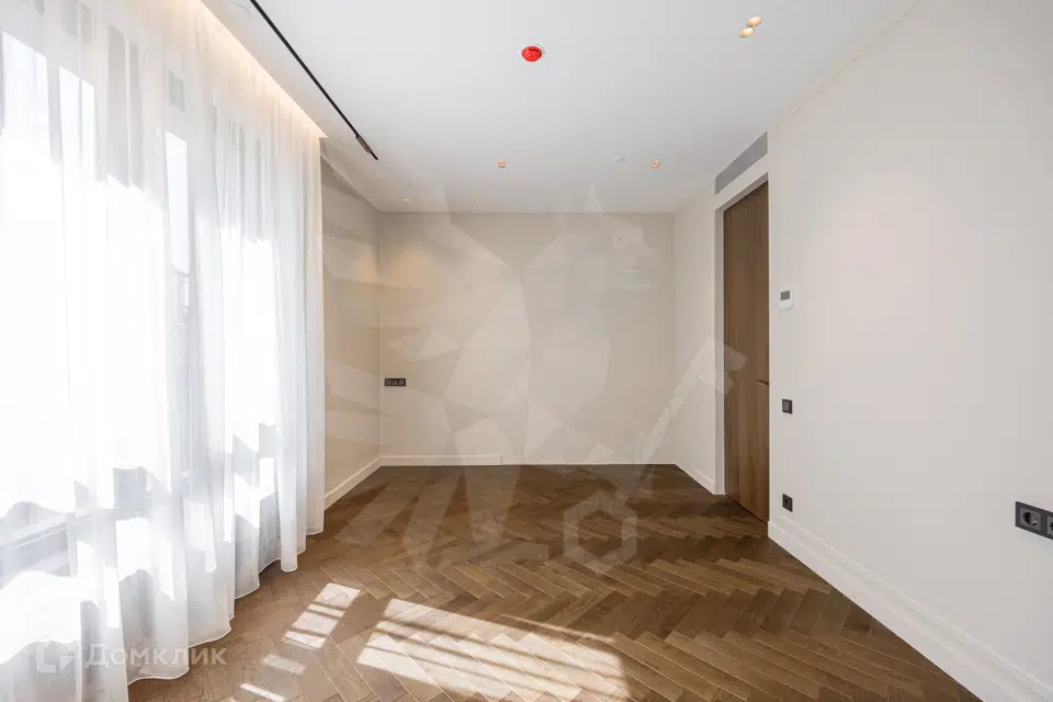 Продаётся 4-комнатная квартира, 131 м²