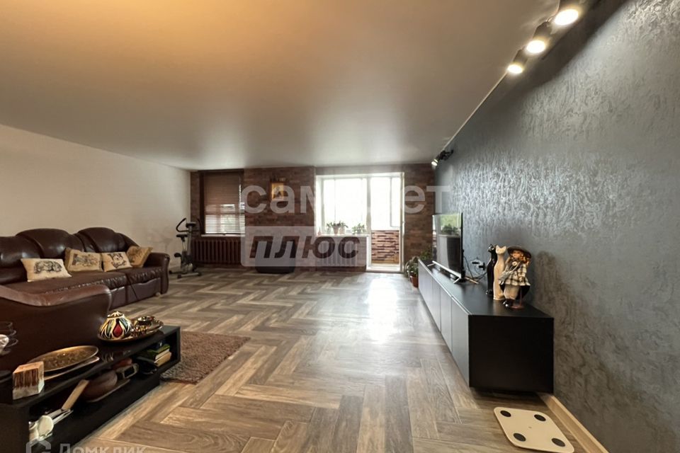 Продаётся 3-комнатная квартира, 102.3 м²