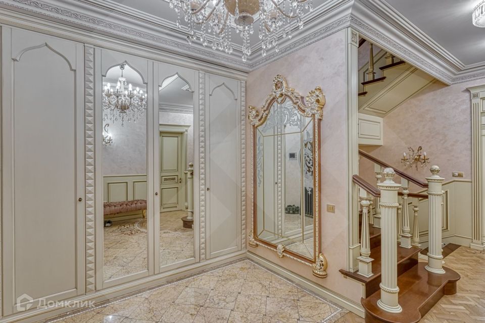 Сдаётся 6-комнатная квартира, 325 м²