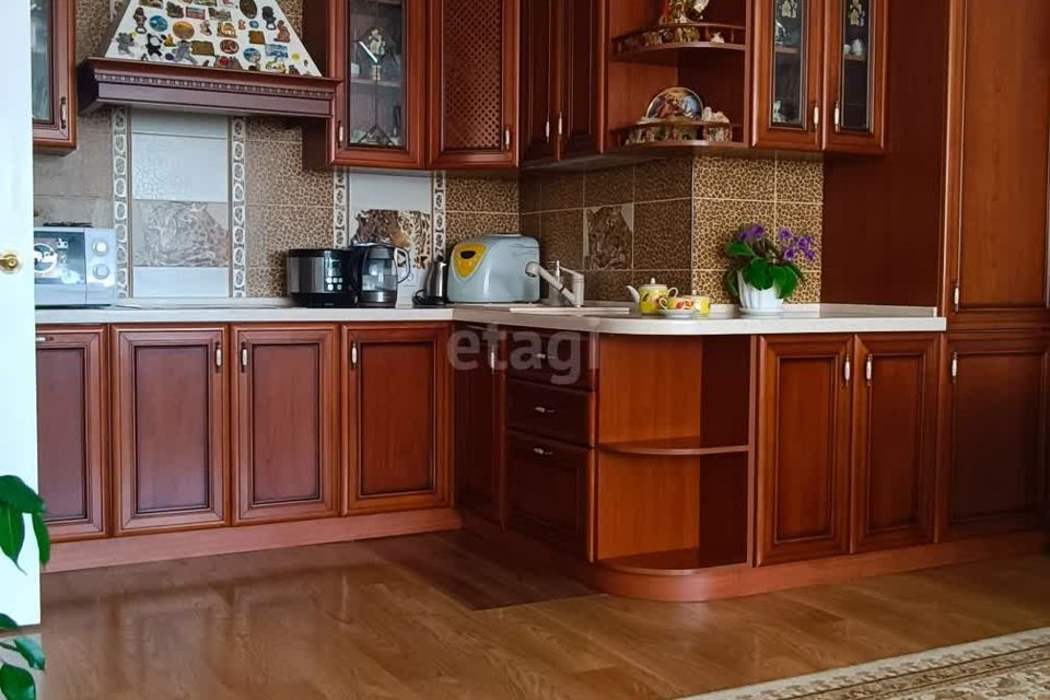 Продаётся 3-комнатная квартира, 111.5 м²