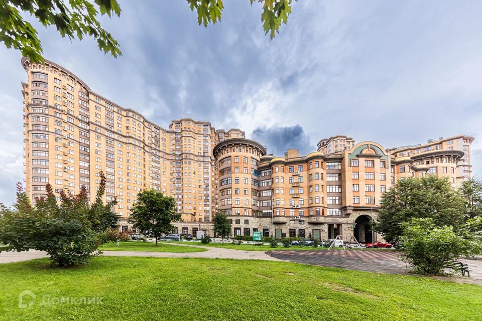 Продаётся 3-комнатная квартира, 190.3 м²