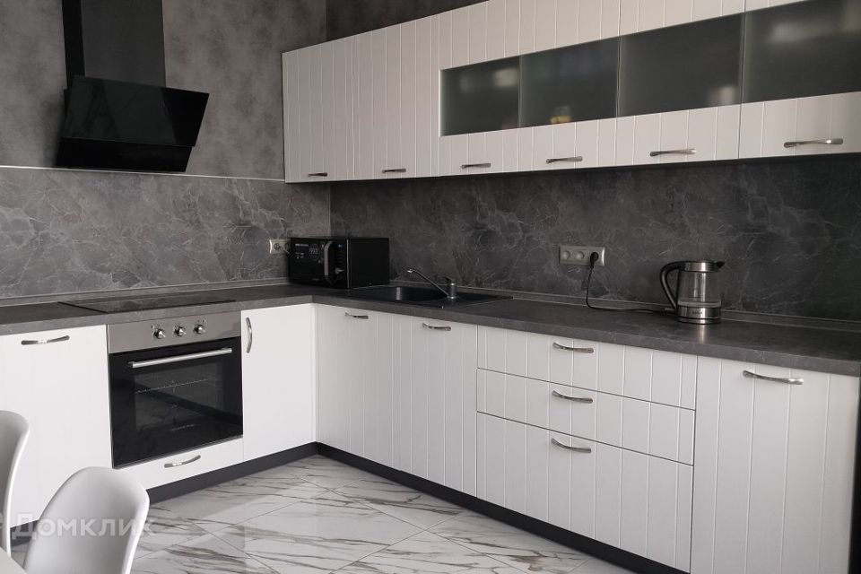 Продаётся 1-комнатная квартира, 41.9 м²