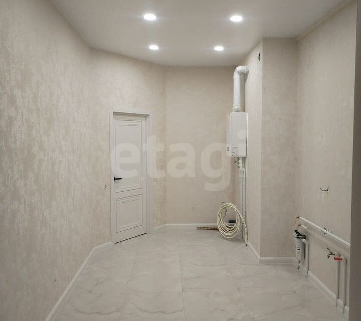 Продаётся 1-комнатная квартира, 42 м²