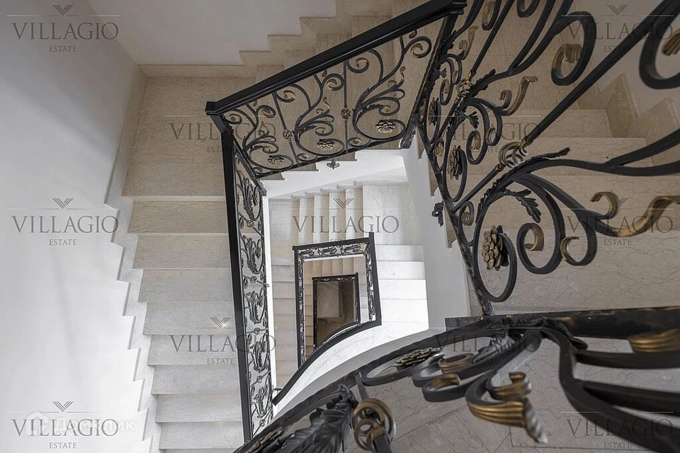 Продаётся 3-комнатная квартира, 164.1 м²