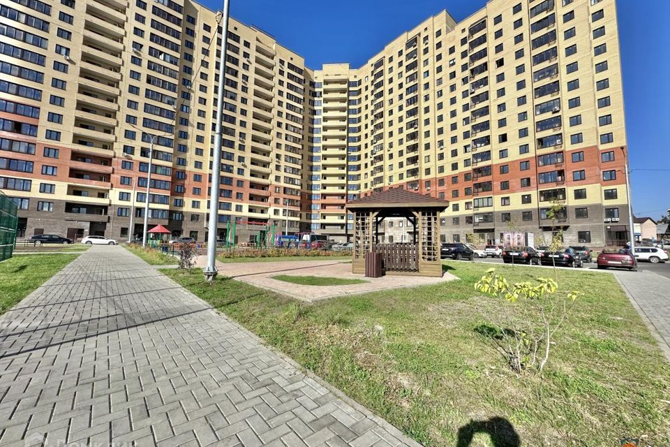 Продаётся 1-комнатная квартира, 42 м²