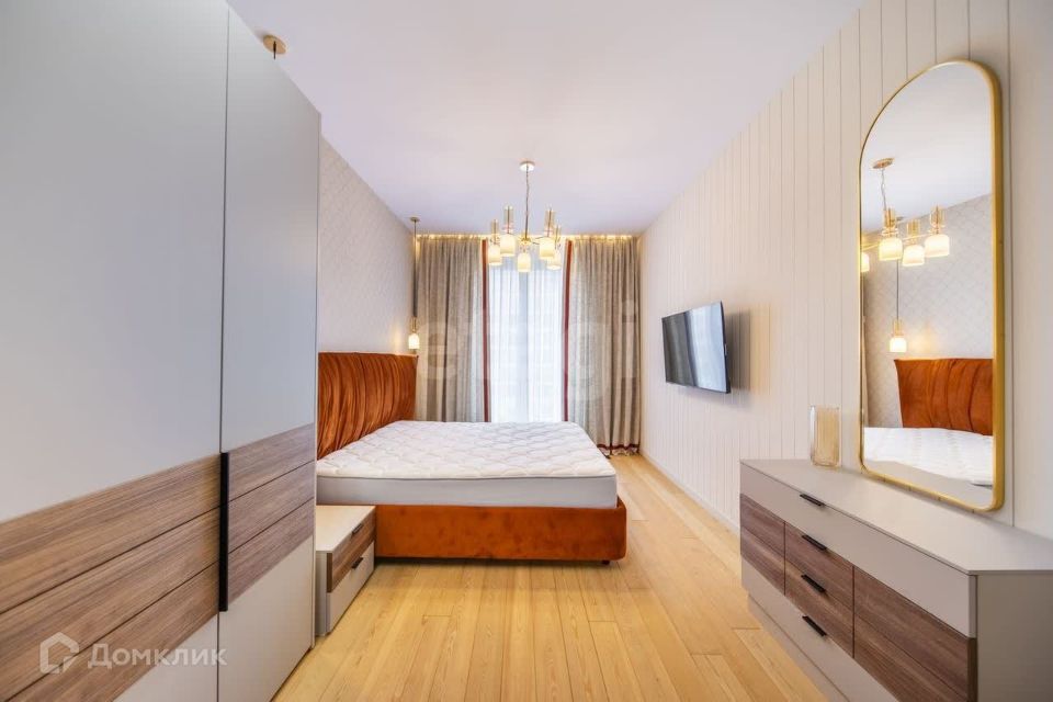 Продаётся 4-комнатная квартира, 132 м²