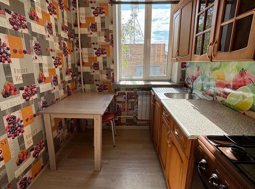 Продаётся 3-комнатная квартира, 47.6 м²