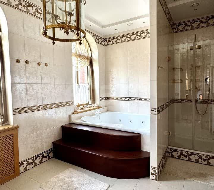 Продаётся 6-комнатная квартира, 464 м²