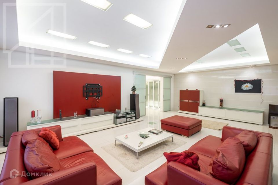 Сдаётся 4-комнатная квартира, 160 м²