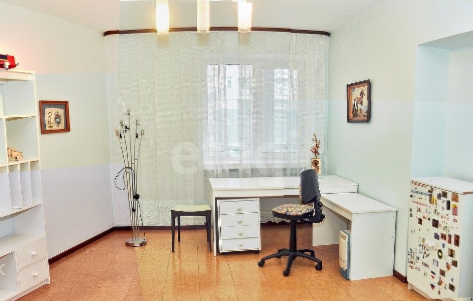 Продаётся 4-комнатная квартира, 182.1 м²