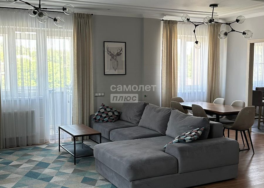 Сдаётся 4-комнатная квартира, 144 м²