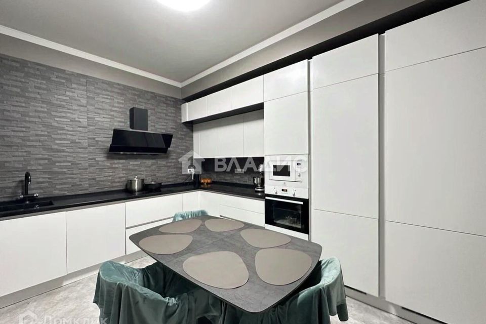 Продаётся 3-комнатная квартира, 70.5 м²