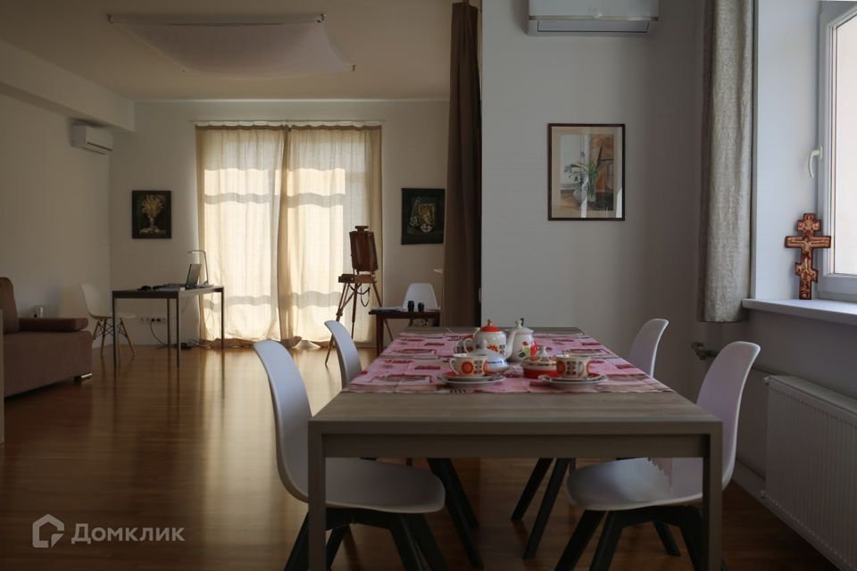 Продаётся 2-комнатная квартира, 103.5 м²